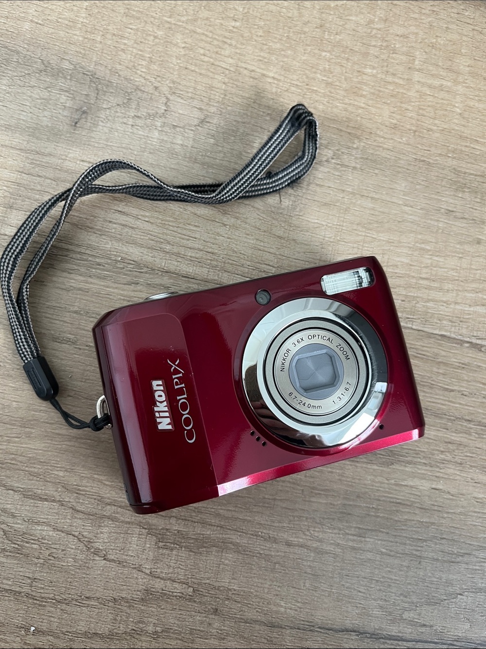 Nikon Coolpix L20 Compact Digital Camera - Deep Red Finish